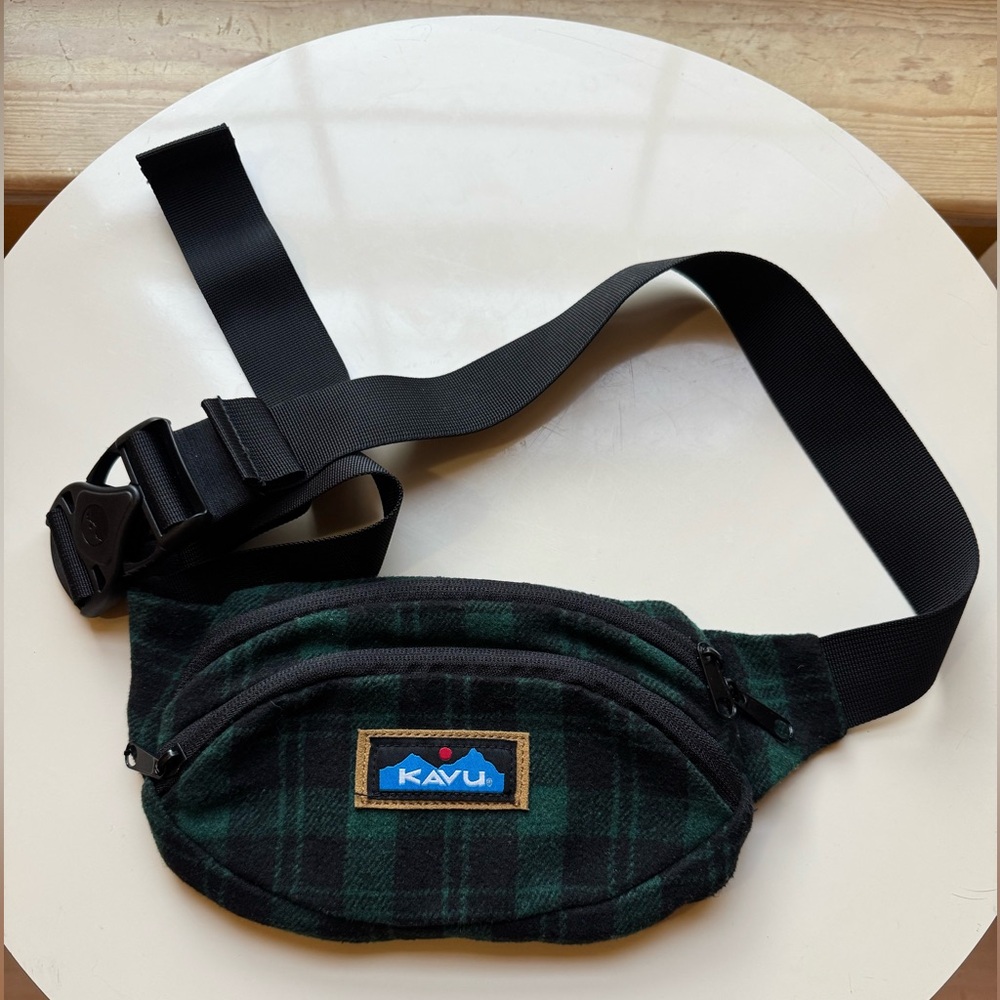 KAVU Green and Black Plaid Fleece Spectator Belt Bag